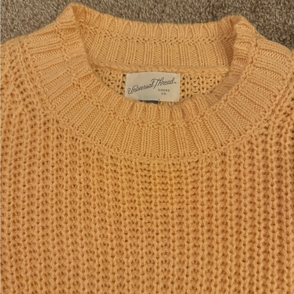 Universal thread see-through sweater. - Picture 2 of 2